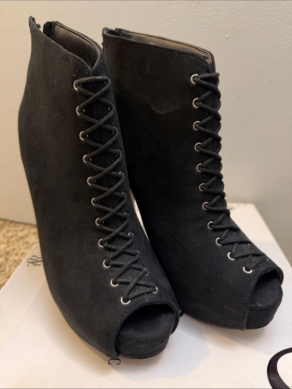 NIB Rock & Republic Mitchell Black Peep Toe Women's Zipper Ankle Booties Size 9M